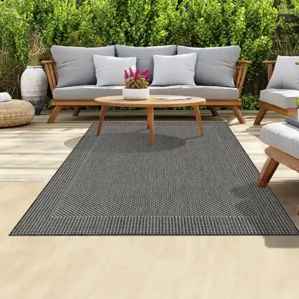 Luxury-outdoor-carpet-for-commercial-spaces-in-Dubai